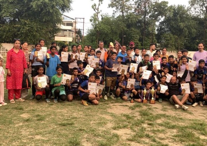 तनिष्क फुटबॉल अकादमी में आयोजित द्वितीय समर फुटबॉल टूर्नामेंट में खिलाड़ियों ने दिखाया दमखम, विभिन्न वर्गों में रोमांचक मुकाबले