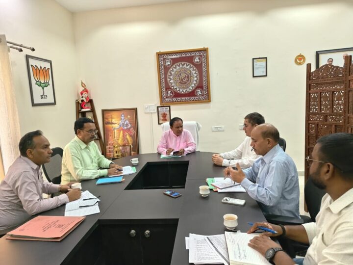 श्रीनगर में अंडरग्राउंड होगी सभी विद्युत लाइनें – डाॅ. धन सिंह रावत