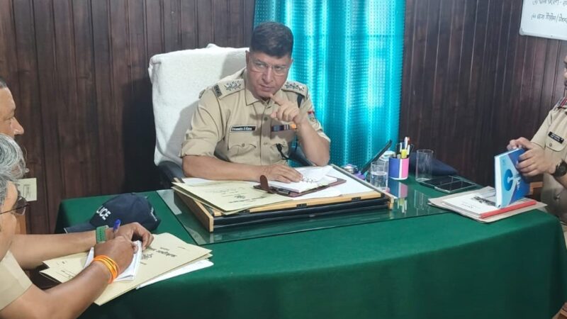 सीओ त्रिवेन्द्र सिंह राणा ने विवेचकों की ली क्लास, दिए सख्त निर्देश