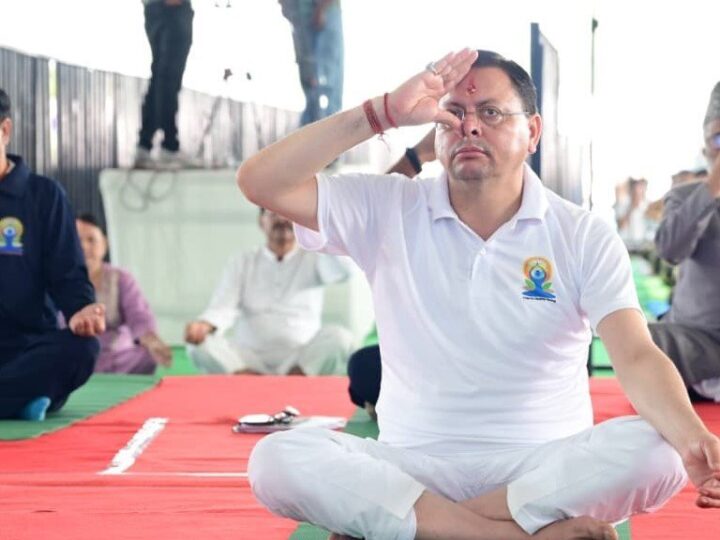 बनबसा में मुख्यमंत्री ने किया सामूहिक योगाभ्यास, योग को जीवन का हिस्सा बनाने का आह्वान