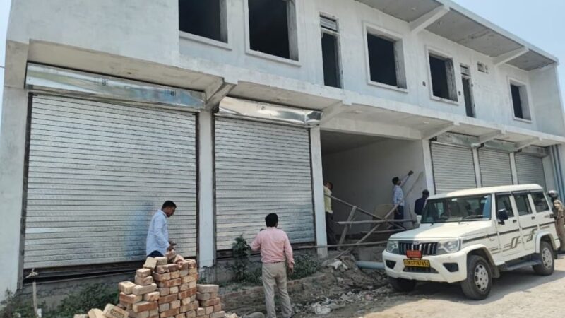 अवैध निर्माणों पर एमडीडीए का शिकंजा, ऋषिकेश में तीन निर्माणाधीन भवन सील, बिना स्वीकृति निर्माण करने वालों पर सख्त कार्रवाई, प्राधिकरण ने दी चेतावनी