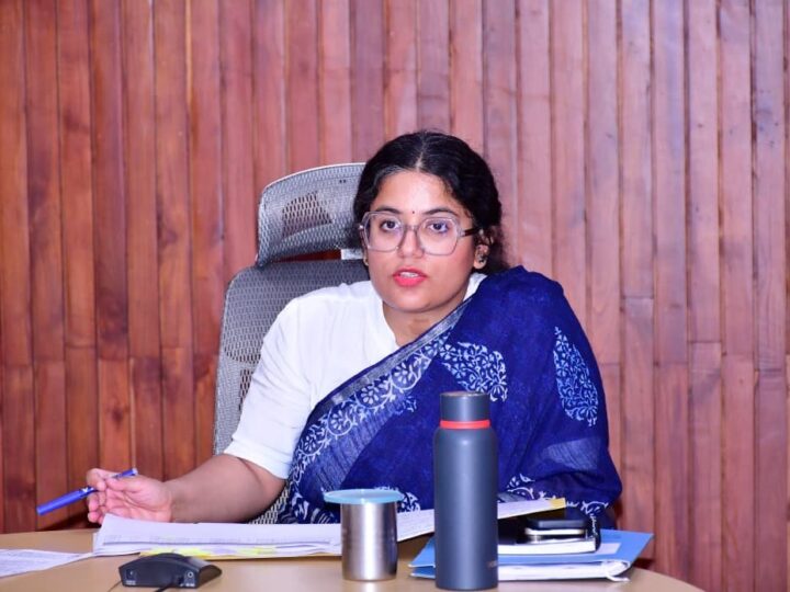 एसआईआर में जिले ने हासिल किया प्रदेश में तीसरा स्थान, डीएम अपूर्वा पाण्डे ने दी बधाई, बागेश्वर में 99.79 प्रतिशत गणना प्रपत्रों का वितरण और 80.24 प्रतिशत डिजिटाइजेशन पूर्ण, एएसडी प्रकरणों के सत्यापन के दिए निर्देश