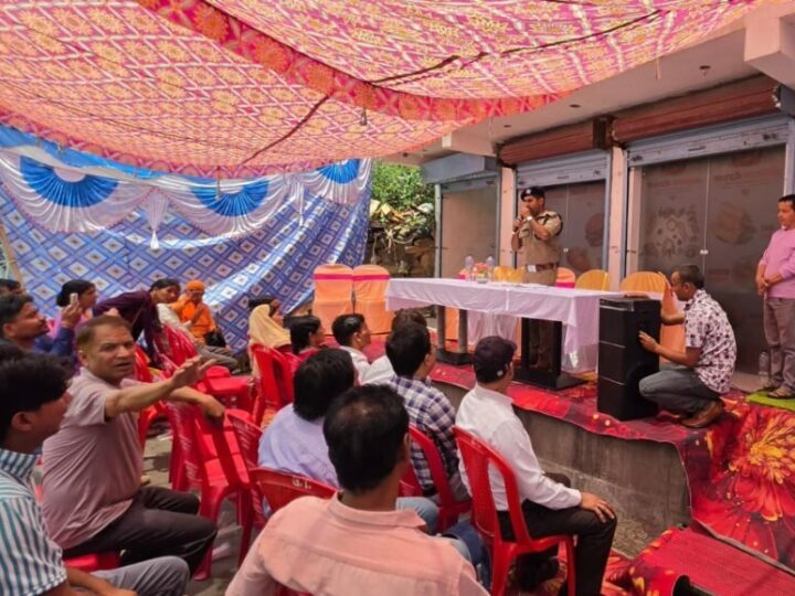 अंतरराष्ट्रीय ड्रग दिवस पर पाबौ पुलिस ने दिलाई नशामुक्ति की शपथ, बाजार क्षेत्र में चलाया जागरूकता अभियान, नशे के दुष्प्रभाव और हेल्पलाइन नंबरों की दी जानकारी
