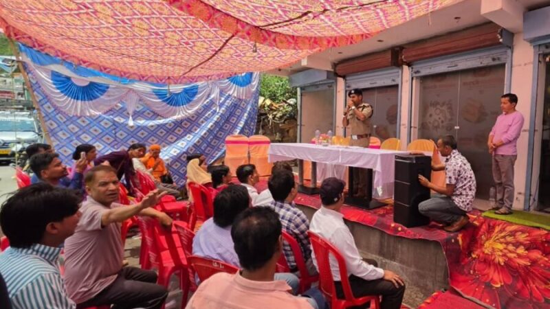 अंतरराष्ट्रीय ड्रग दिवस पर पाबौ पुलिस ने दिलाई नशामुक्ति की शपथ, बाजार क्षेत्र में चलाया जागरूकता अभियान, नशे के दुष्प्रभाव और हेल्पलाइन नंबरों की दी जानकारी