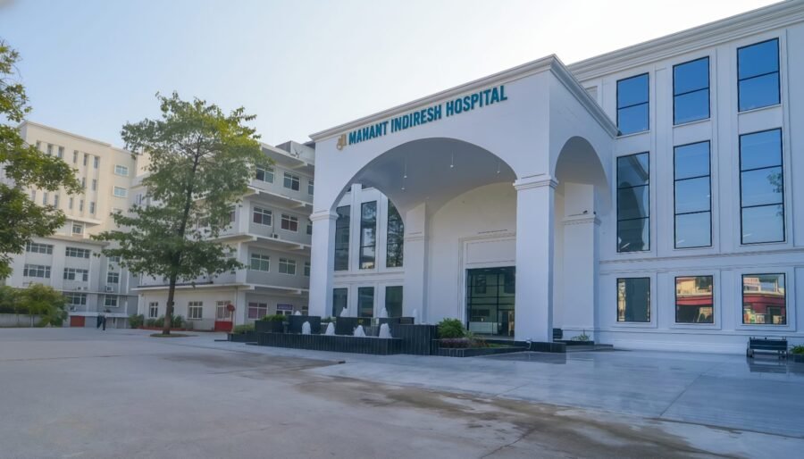 मानवीय संवेदनाओं की मिसाल बना श्री महंत इन्दिरेश अस्पताल, लाल पुल बस हादसे के घायलों का निःशुल्क उपचार, संकट की घड़ी में मानव सेवा का प्रेरणादायी उदाहरण