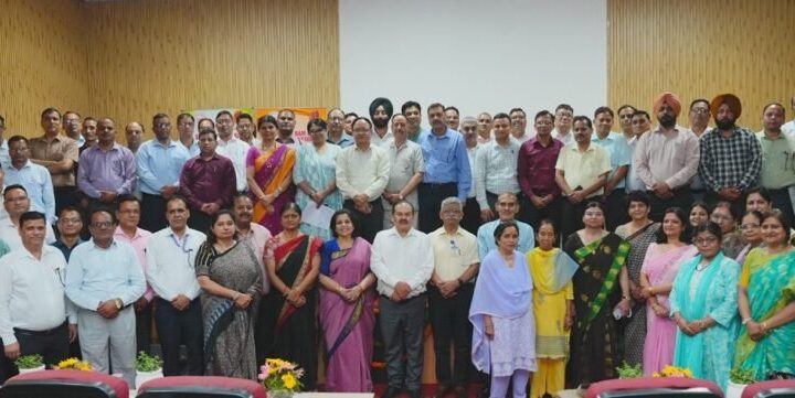 एसजीआरआर स्कूलों को “सेंटर ऑफ एक्सीलेंस” बनाने पर मंथन, 100 से अधिक प्रधानाचार्यों ने किया प्रतिभाग