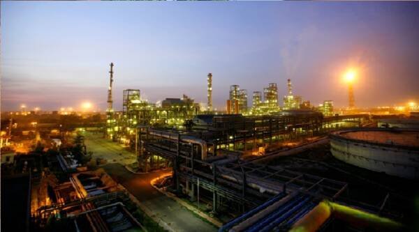 Haldia Refinery Fire : रिफाइनरी में नैफ्था पाइपलाइन में भीषण आग, कई कर्मचारी घायल