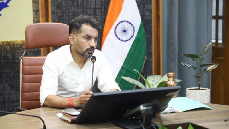 मतदाताओं एवं राजनीतिक दलों की सक्रिय सहभागिता से सुनिश्चित होगी शुद्ध एवं त्रुटिरहित मतदाता सूची – डीएम डॉ. आशीष चौहान