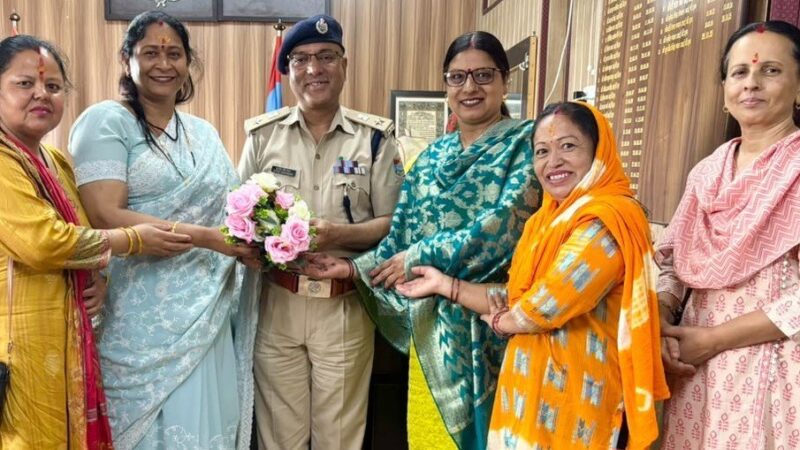 महिला सुरक्षा पर आयोग की उपाध्यक्ष चंद्रकला तिवारी ने एसपी से की चर्चा