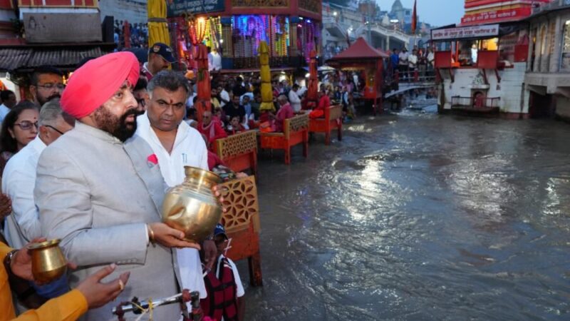 राज्यपाल ने कांवड़ मेला कंट्रोल रूम का किया निरीक्षण, सीसीटीवी निगरानी व्यवस्था का लिया जायजा, कहा – श्रद्धालुओं की सुरक्षा एवं सुविधाएं सर्वोच्च प्राथमिकता