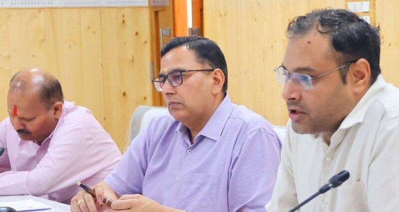 शिकायतों के निस्तारण में न हो कोई लापरवाही – डीएम गौरव कुमार