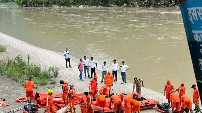 पौड़ी में आपदा प्रीवेंशन मॉक ड्रिल : पुलिस, प्रशासन व विभिन्न विभागों ने राहत-बचाव तैयारियों को परखा