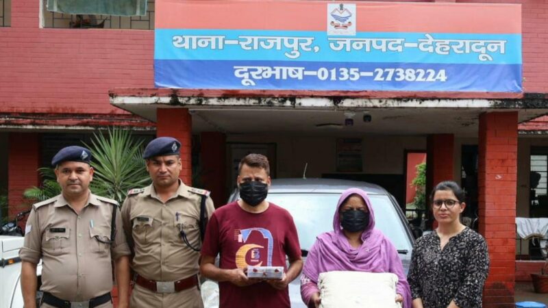 दून पुलिस का बड़ा खुलासा, राजपुर शोरूम चोरी कांड में महिला समेत दो आरोपी दिल्ली से गिरफ्तार
