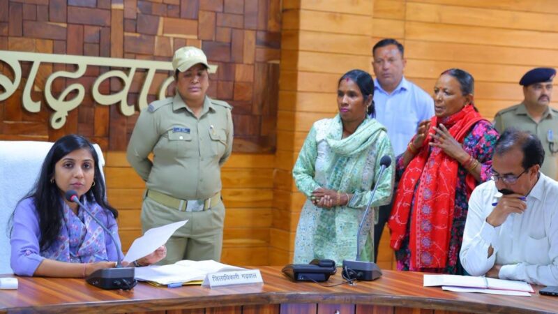 पौड़ी गढ़वाल : जनता मिलन कार्यक्रम में दर्जनभर जनसमस्याओं की सुनवाई, अधिकांश का मौके पर हुआ निस्तारण