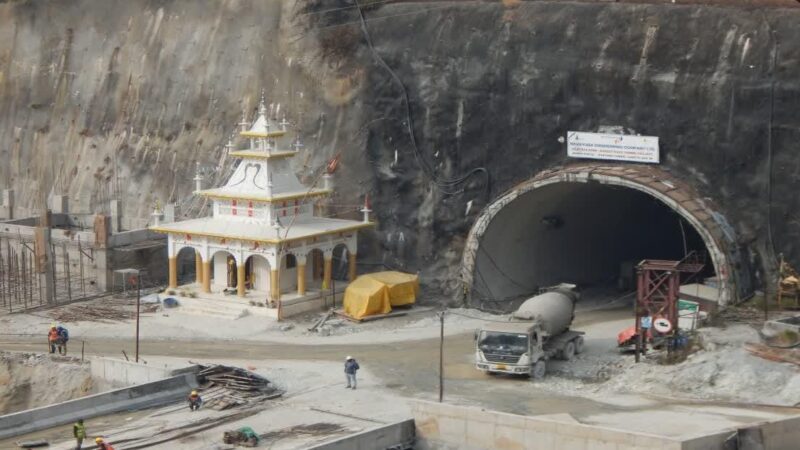 उत्तरकाशी : सिलक्यारा टनल में बड़ा हादसा, लाइनिंग का हिस्सा गिरने से झारखंड के श्रमिक की मौत