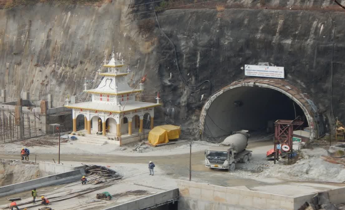उत्तरकाशी : सिलक्यारा टनल में बड़ा हादसा, लाइनिंग का हिस्सा गिरने से झारखंड के श्रमिक की मौत