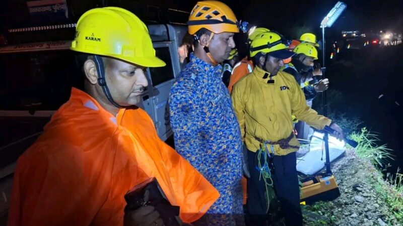 रुद्रप्रयाग : फाटा-बड़ासू मार्ग पर गहरी खाई में गिरा डंपर, दो लोगों की मौत