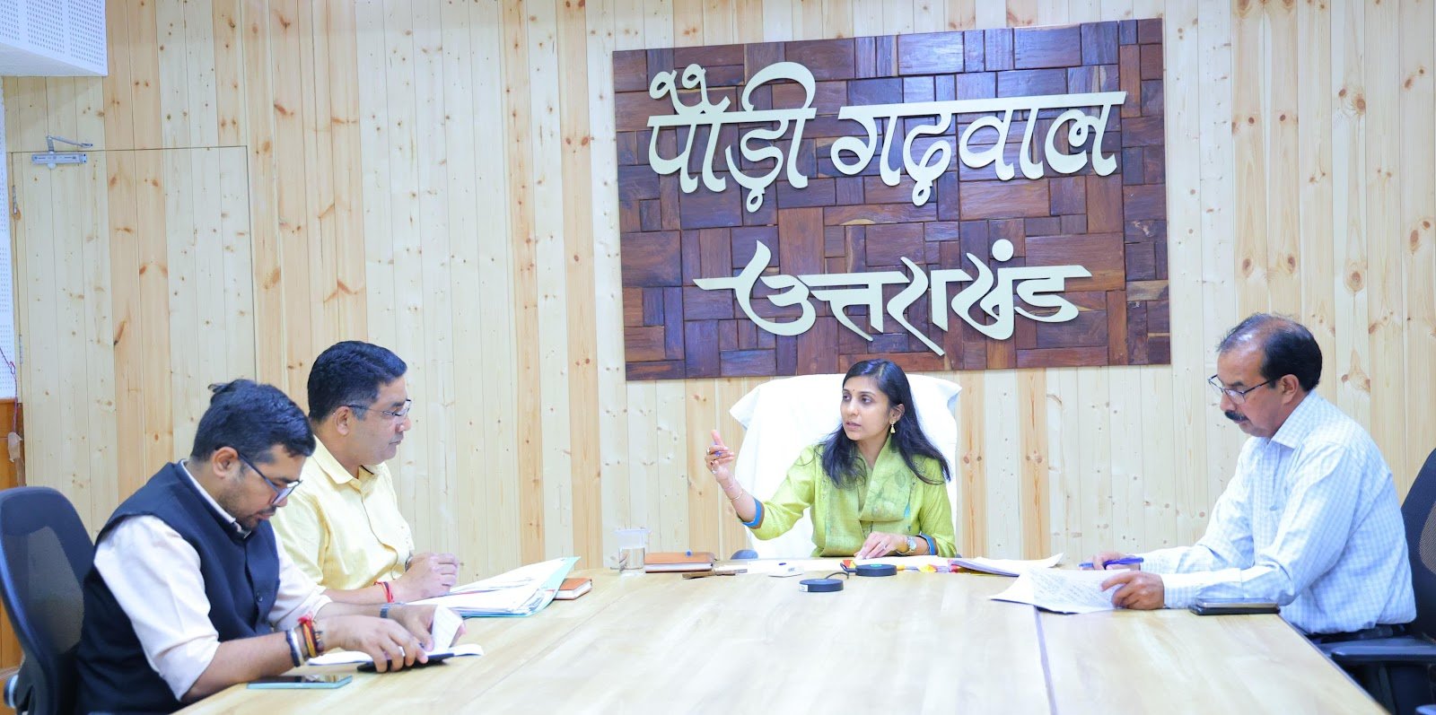 डीएम स्वाति एस. भदौरिया ने ली कांवड़ यात्रा के लिए तैनात सभी जोनल तथा सेक्टर मजिस्ट्रेटों की बैठक