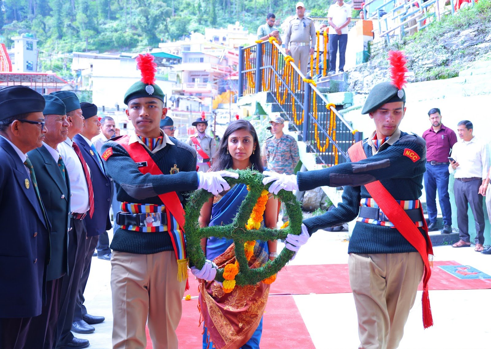पौड़ी गढ़वाल : कारगिल के अमर शहीदों को श्रद्धांजलि, वीर सैनिकों व शहीद परिजनों का सम्मान
