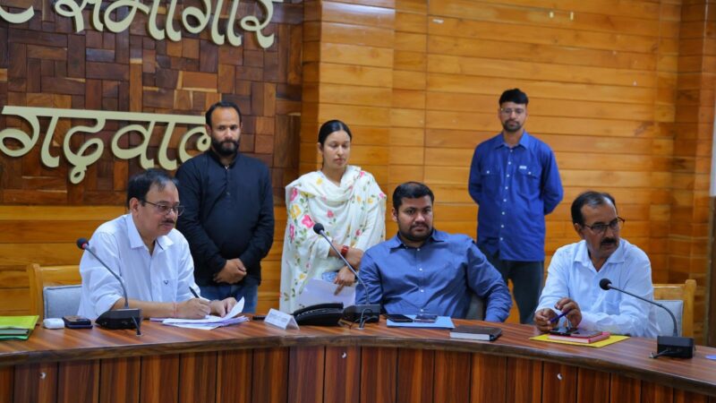 पौड़ी गढ़वाल : जनता मिलन में 34 शिकायतों पर सुनवाई, अधिकांश का मौके पर हुआ निस्तारण