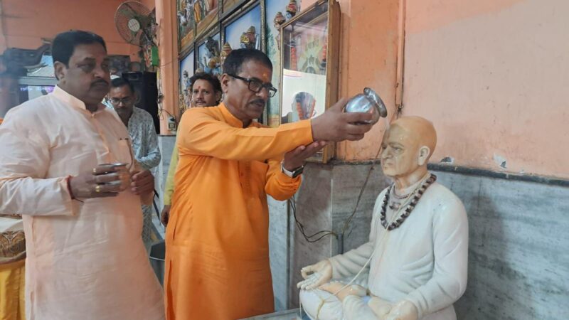 श्री गुरुभ्रातृ मंडल-कोटद्वार द्वारा गुरु पूर्णिमा पर भव्य धार्मिक एवं सम्मान समारोह आयोजित