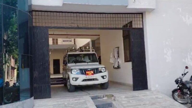 उत्तराखंड : सितारगंज तहसील में विजिलेंस ट्रैप के बाद पूरी रात बवाल, राजस्व कर्मियों का अनिश्चितकालीन कार्य बहिष्कार