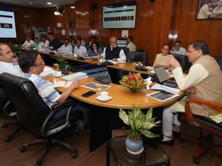 पदक विजेता खिलाड़ियों को तय समय के अंदर सरकारी सेवा में करें समायोजित : सीएम धामी