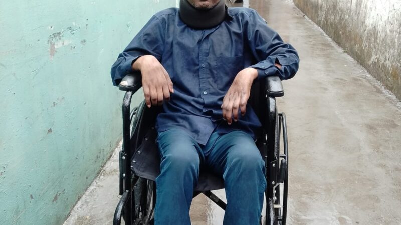 समाधान दिवस में मिला त्वरित न्याय, डीएम डॉ. आशीष चौहान की संवेदनशीलता से दिव्यांग सुनील को मिली पेंशन, बैंक खाता और नई व्हीलचेयर