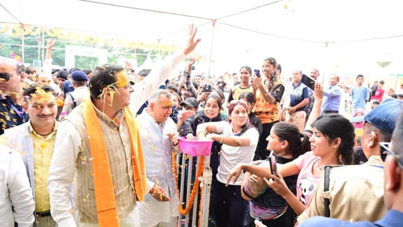 मुख्यमंत्री धामी के नेतृत्व में ‘जन-जन की सरकार, जन-जन के द्वार’ अभियान से आमजन तक पहुंच रहीं सरकारी सेवाएं