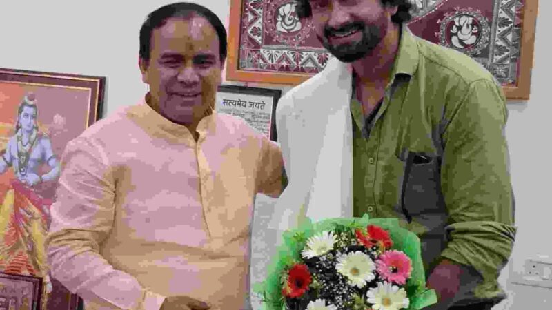 कैबिनेट मंत्री डॉ. धन सिंह रावत से मिले राष्ट्रीय पुरस्कार विजेता अभिनेता मोहित घिल्डियाल,तीर्थाटन प्रचार के लिए डॉक्यूमेंट्री बनाने पर चर्चा