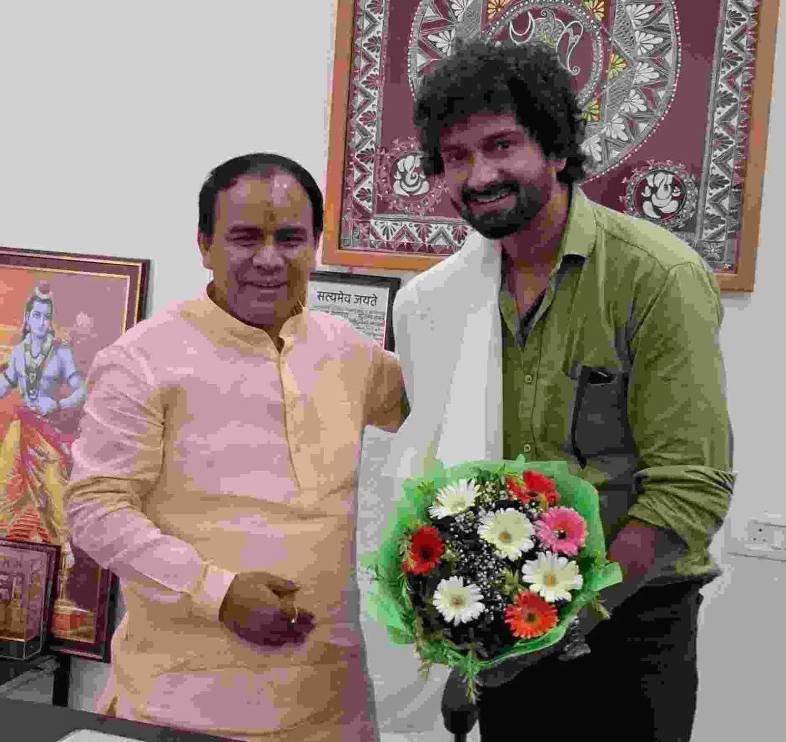 कैबिनेट मंत्री डॉ. धन सिंह रावत से मिले राष्ट्रीय पुरस्कार विजेता अभिनेता मोहित घिल्डियाल,तीर्थाटन प्रचार के लिए डॉक्यूमेंट्री बनाने पर चर्चा