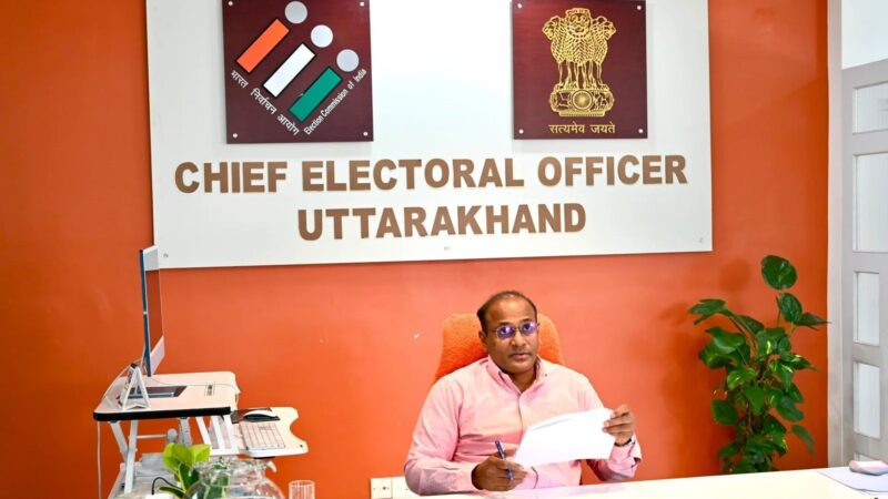 मुख्य निर्वाचन अधिकारी ने जिलाधिकारियों के साथ बैठक कर SIR पर की समीक्षा