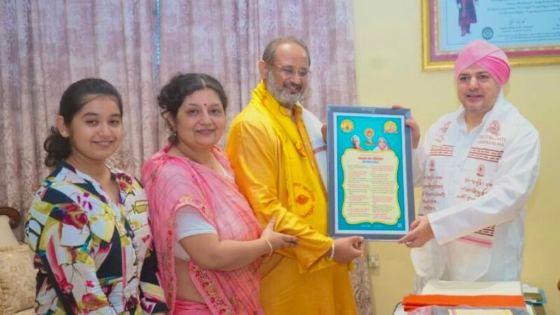 श्री दरबार साहिब में आध्यात्मिक समागम, शिक्षा और संस्कृति के क्षेत्र में सहयोग का नया अध्याय, अखिल विश्व गायत्री परिवार के आध्यात्मिक गुरु डॉ. चिन्मय पंड्या ने श्री महाराज जी से की शिष्टाचार भेंट