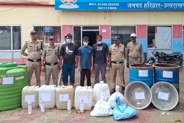 मंगलौर में अवैध शराब कारोबार पर पुलिस का बड़ा प्रहार, 200 लीटर कच्ची शराब बरामद