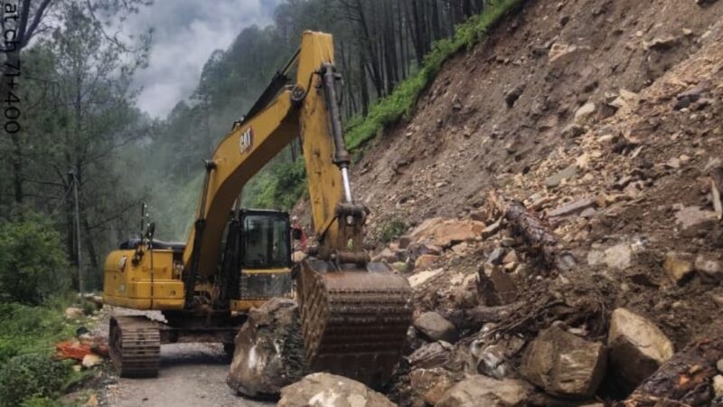 मूसलाधार बारिश से उत्तराखंड बेहाल: यमुनोत्री पैदल मार्ग धंसा, दो कांवड़िए घायल, टिहरी की नौ सड़कें बंद
