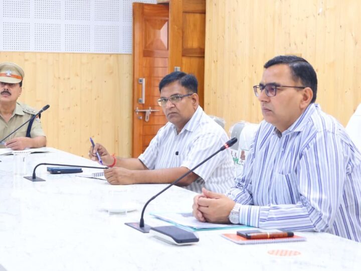 सीडीओ डॉ. अभिषेक त्रिपाठी की अध्यक्षता में नन्दा देवी राजजात की तैयारियों को लेकर समीक्षा बैठक आयोजित, सभी व्यवस्थाएं समयबद्ध ढंग से पूर्ण करने के दिए निर्देश