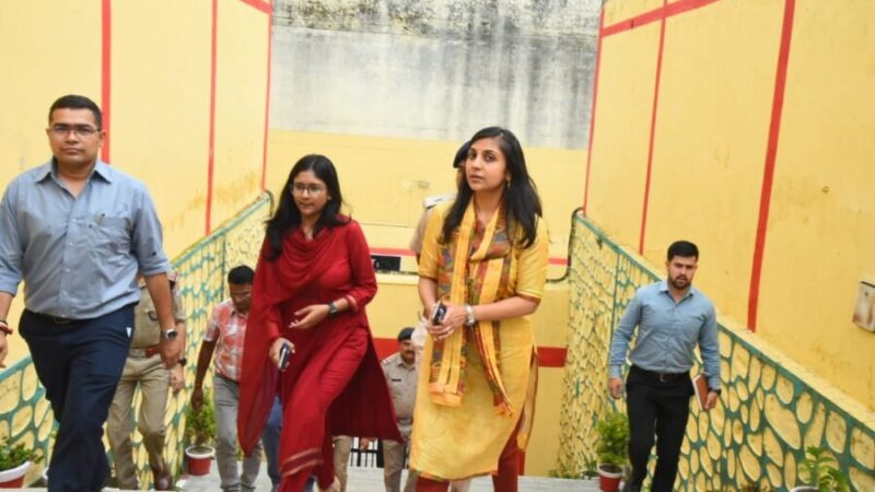 “एक जेल-एक उत्पाद” से आत्मनिर्भर बनेंगे बंदी, डीएम स्वाति एस. भदौरिया ने पौड़ी जेल में पिरूल क्राफ्ट प्रशिक्षण का किया शुभारंभ