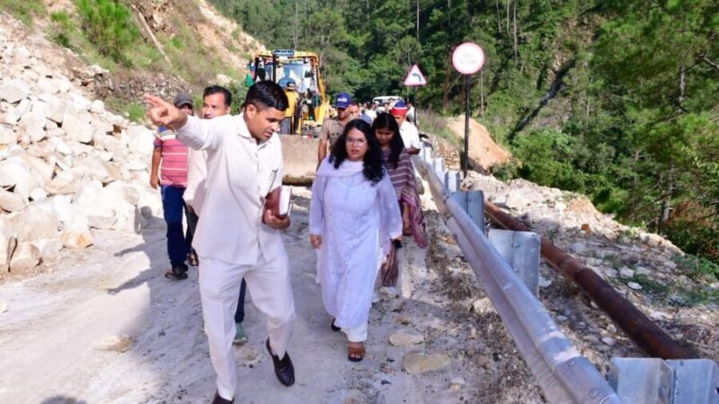 डीएम अपूर्वा पाण्डे ने क्षतिग्रस्त जखेड़ा पेयजल योजना का किया निरीक्षण, शनिवार से नियमित जलापूर्ति बहाल करने के दिए सख्त निर्देश