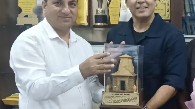फिल्म अभिनेता अमन वर्मा ने की फिल्म विकास परिषद के नोडल अधिकारी केएस चौहान से भेंट