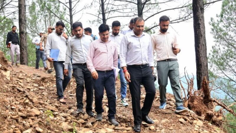 डीएम गौरव कुमार ने कर्णप्रयाग पेयजल योजना का किया निरीक्षण, व्यक्तिगत जल कनेक्शन कार्य में तेजी के निर्देश