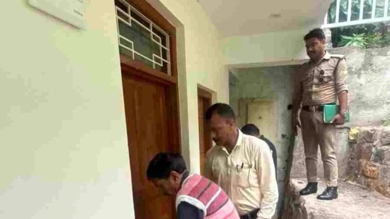 मसूरी में अवैध निर्माणों पर एमडीडीए का बड़ा एक्शन, दो भवन किए सील, सुवाखोली और किंगरेट पिक्चर पैलेस मार्ग पर प्रवर्तन कार्रवाई
