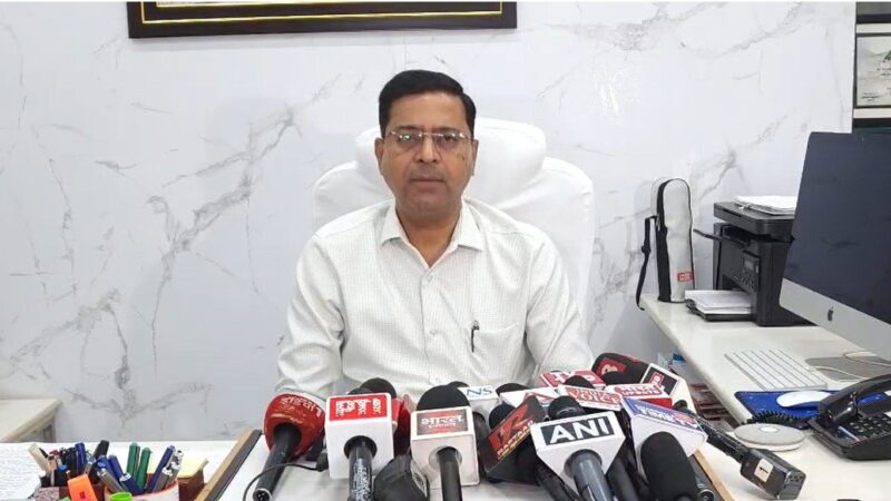 नंदा की चौकी पुल पूरी तरह सुरक्षित, एप्रोच रोड धंसी, सचिव लोक निर्माण विभाग पंकज कुमार पांडेय बोले जिम्मेदार अधिकारियों और ठेकेदार पर होगी कार्रवाई