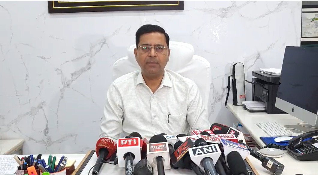 नंदा की चौकी पुल पूरी तरह सुरक्षित, एप्रोच रोड धंसी, सचिव लोक निर्माण विभाग पंकज कुमार पांडेय बोले जिम्मेदार अधिकारियों और ठेकेदार पर होगी कार्रवाई