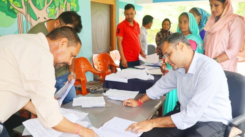 दावे-आपत्तियों के निस्तारण में पारदर्शिता पर जोर, डीएम ने किया स्थलीय निरीक्षण