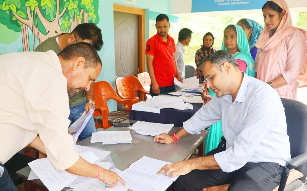 दावे-आपत्तियों के निस्तारण में पारदर्शिता पर जोर, डीएम ने किया स्थलीय निरीक्षण