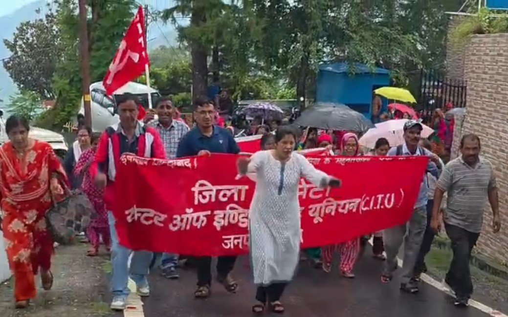 मजदूर संगठनों ने सरकार के खिलाफ खोला मोर्चा