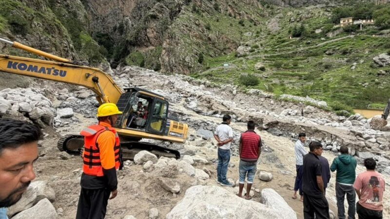 भारी बारिश में तमक नाला उफना, वैली ब्रिज बहा, वैकल्पिक मार्ग बनाने का काम तेज