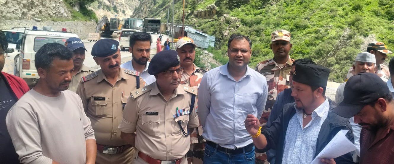 तमक गांव में आपदा की तबाही के बाद सुरक्षित विस्थापन की मांग
