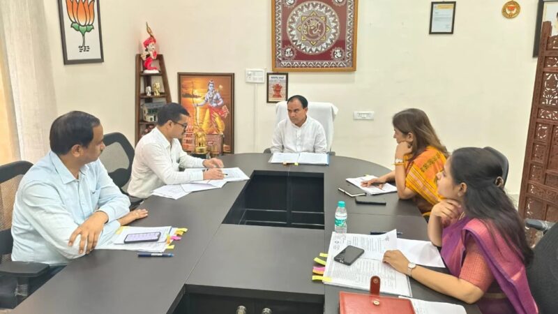 समग्र शिक्षा का बजट खर्च न होने पर शिक्षा मंत्री ने लगाई फटकार