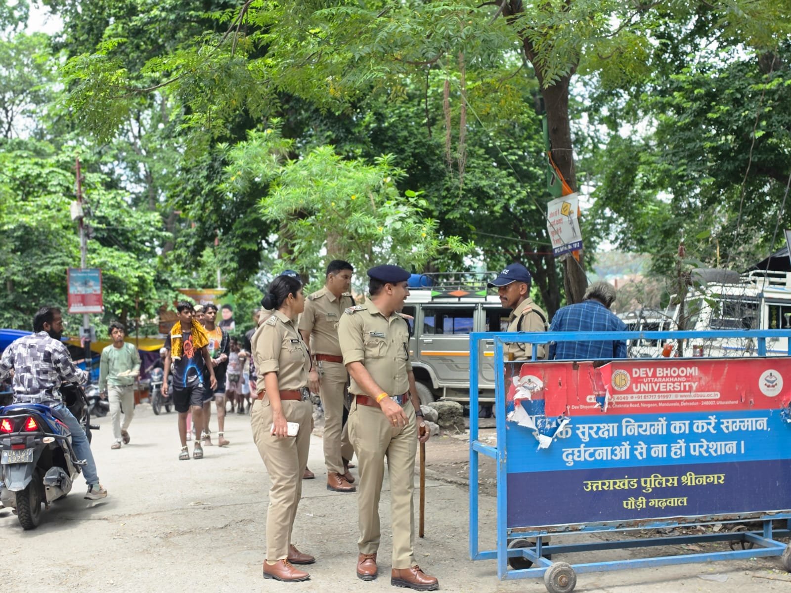 यात्रा मार्गो से अतिक्रमण हटाने के साथ रेहड़ी-ठेली एवं अस्थायी दुकान संचालकों का सत्यापन कर सुरक्षा व्यवस्था को किया जा रहा मजबूत